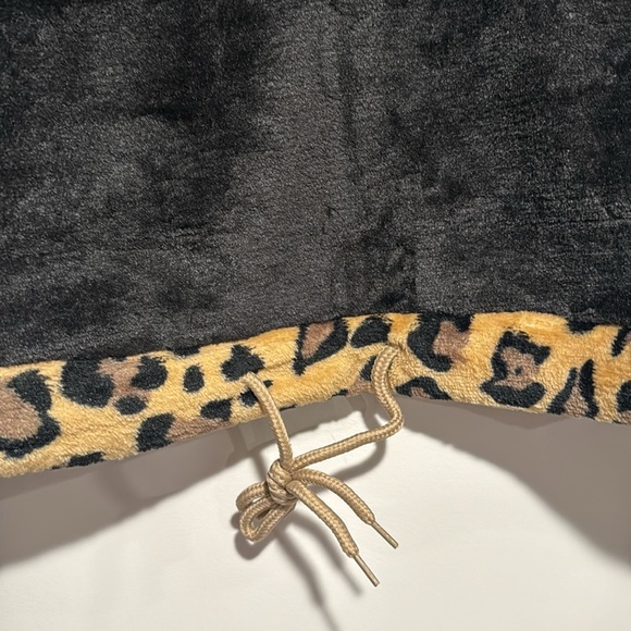 LEOPARD PRINT TRIM CROPPED SWEATSHIRT - Picture 4 of 7